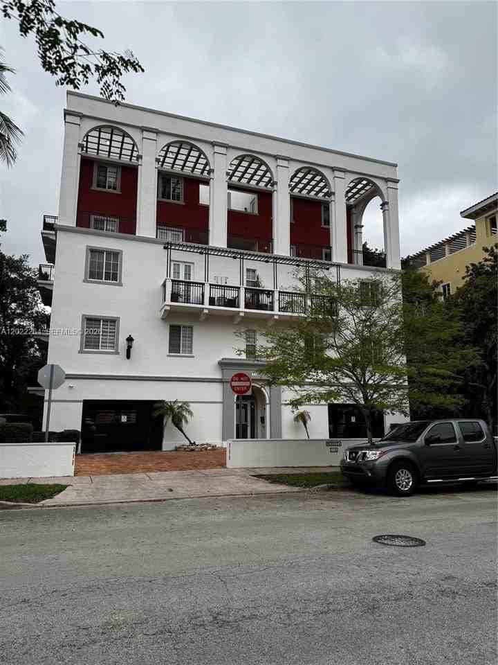 115 Mendoza Ave #201