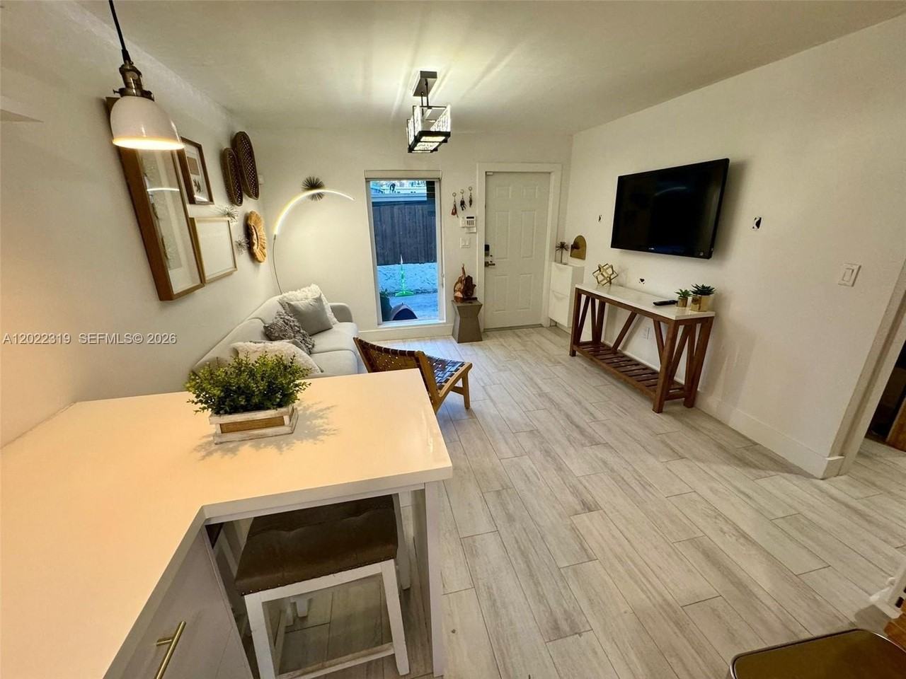 1121 Sw 7th St #1 - Photo 5 of 14