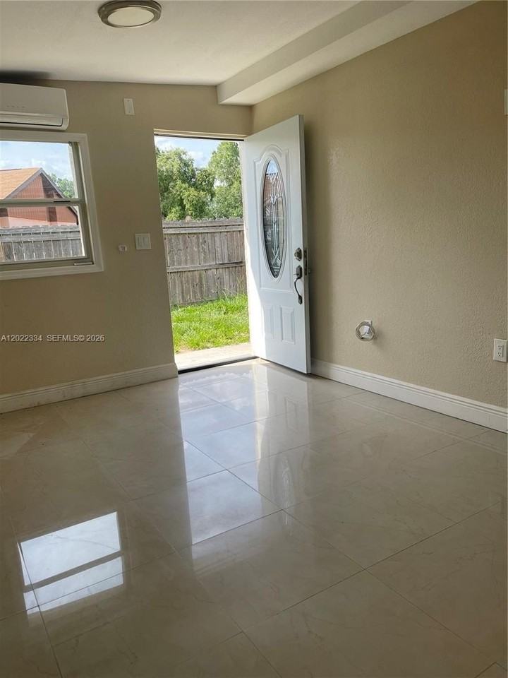 4617 Navarre Ave #B - Photo 2 of 9