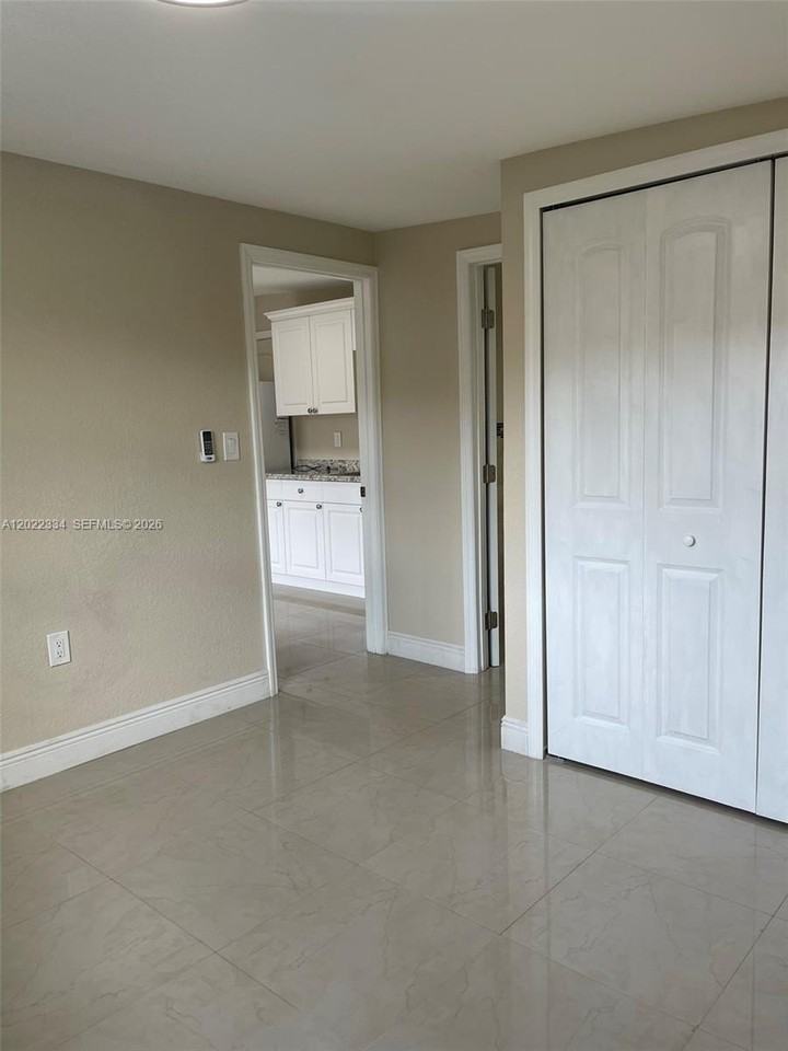 4617 Navarre Ave #B - Photo 4 of 9