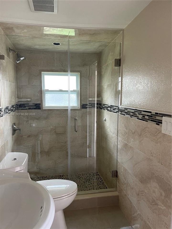 4617 Navarre Ave #B - Photo 7 of 9