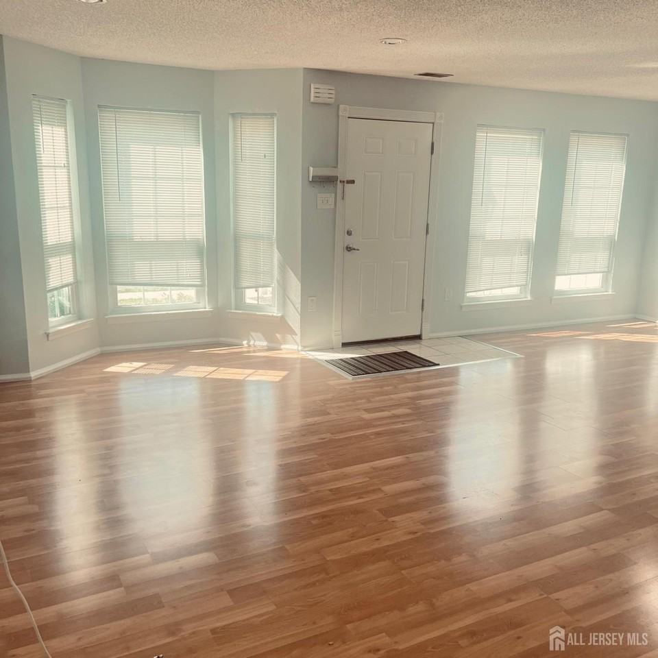 15 Goodwin Dr - Photo 5 of 24