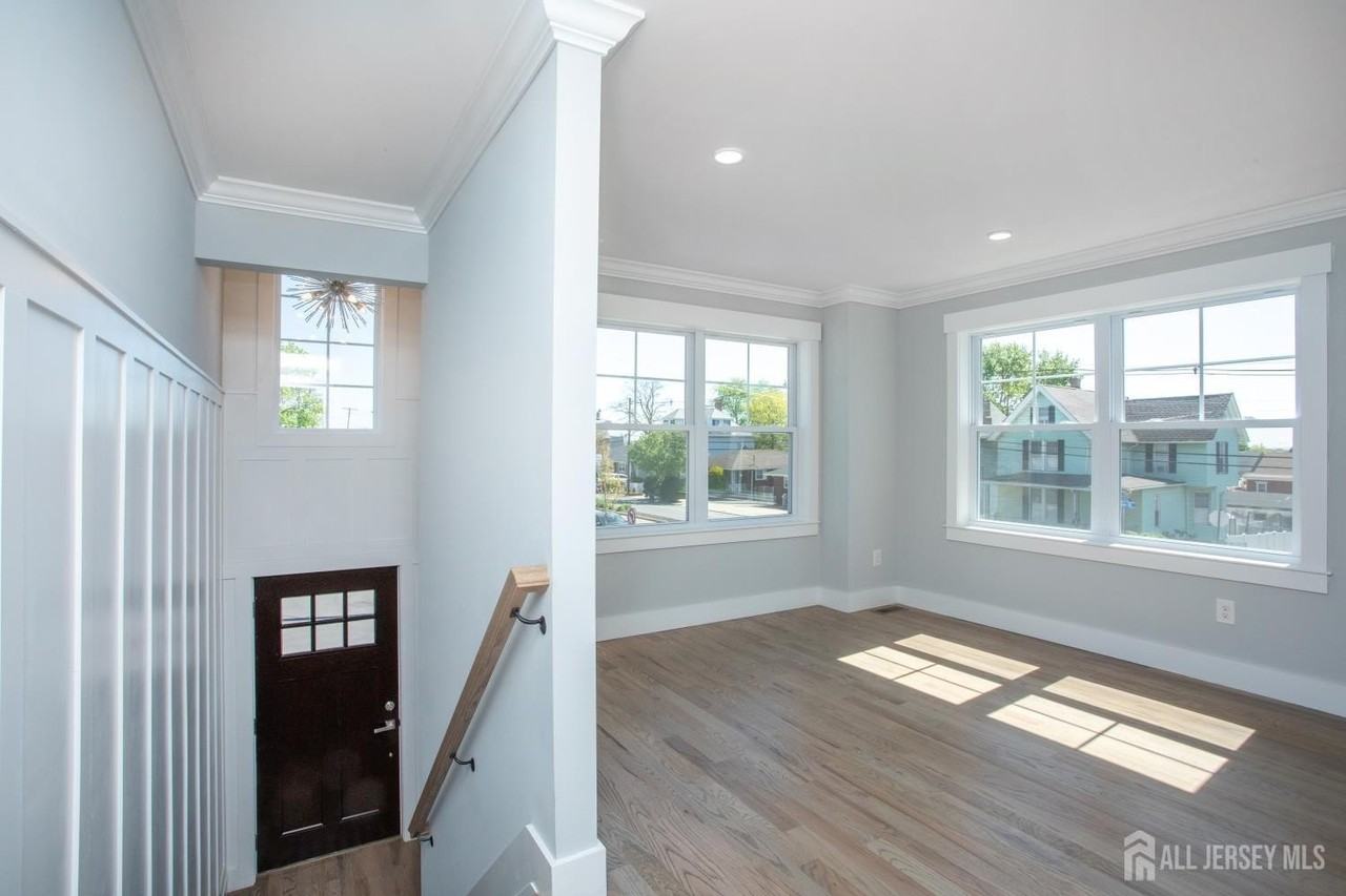 246 Main St - Photo 3 of 34