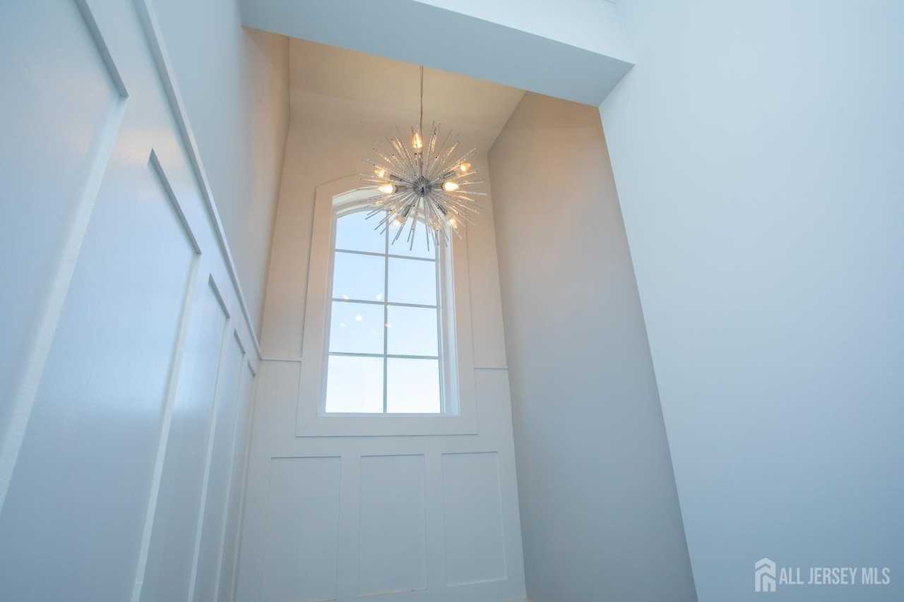 246 Main St - Photo 4 of 34