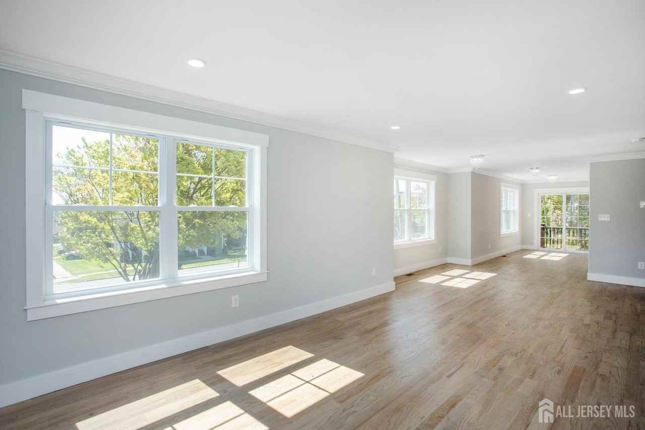 246 Main St - Photo 7 of 34