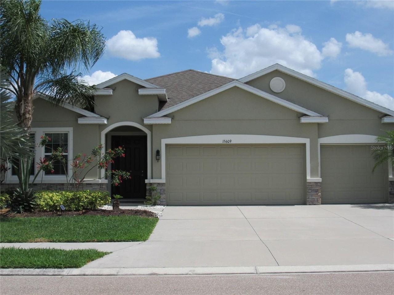 15609 Trinity Fall Way - Photo 3 of 40