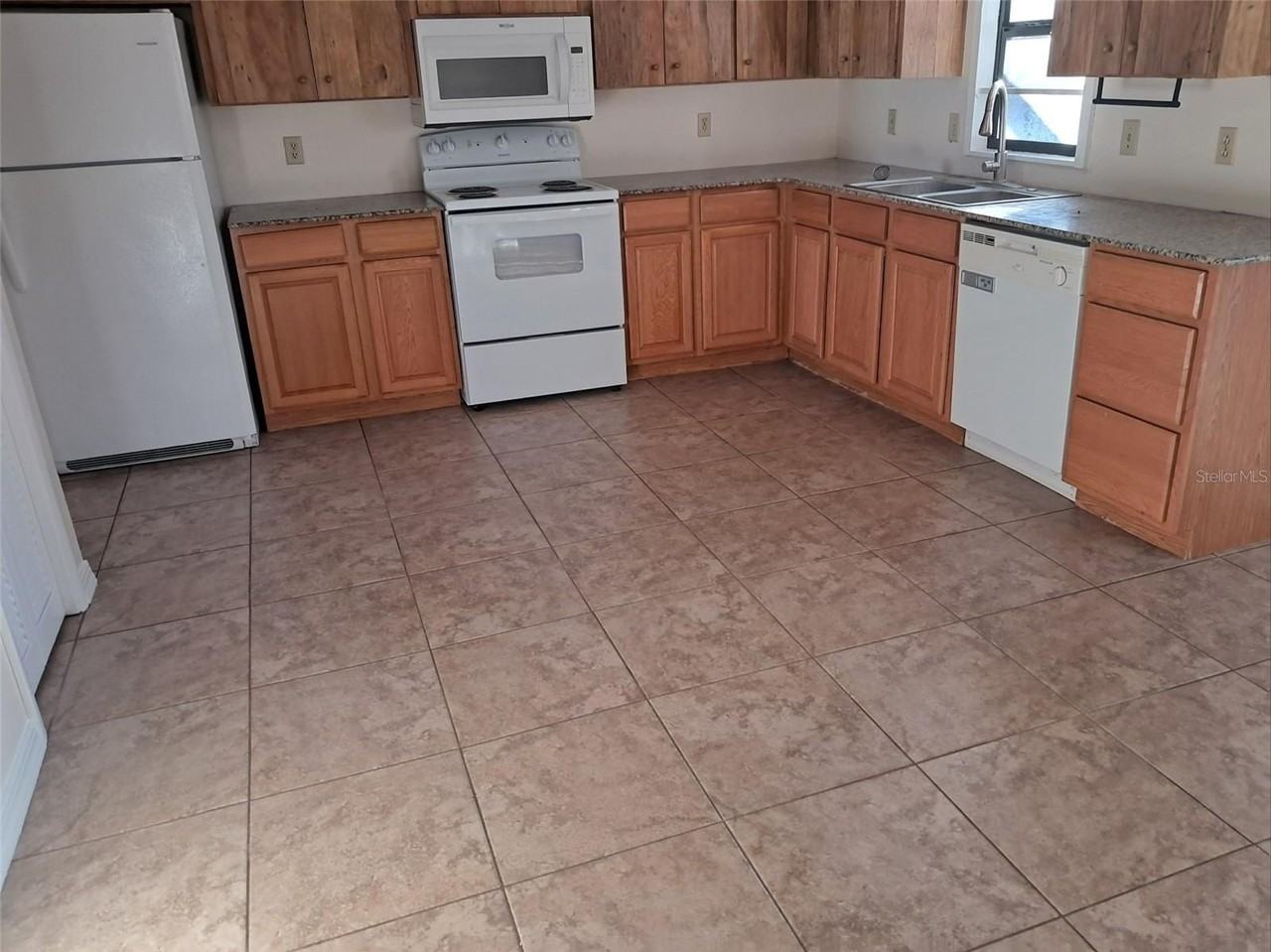 1071 Piedmont Rd - Photo 2 of 7