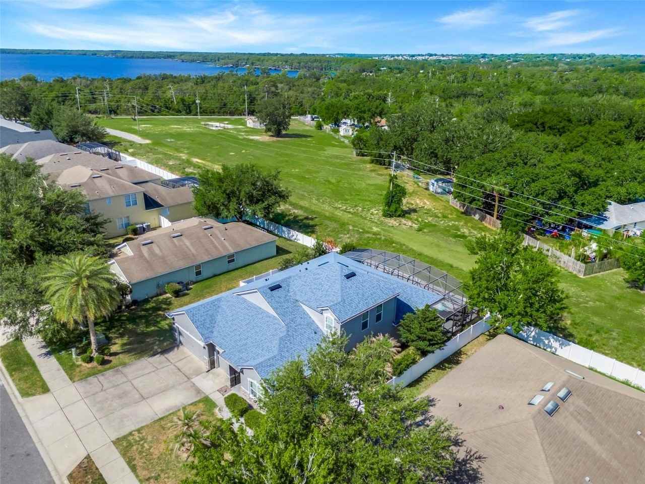 10901 Lemay Dr - Photo 4 of 47