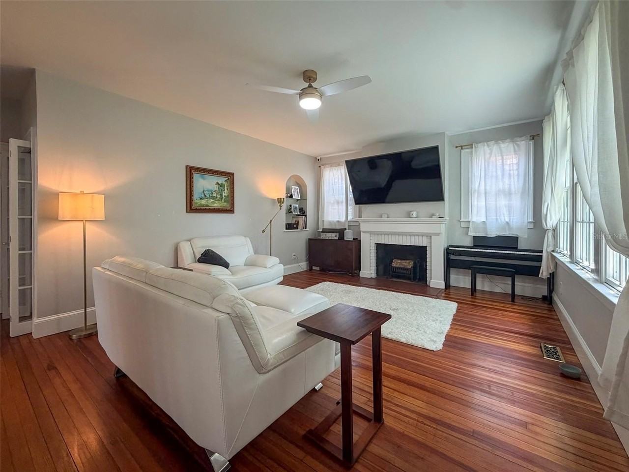 417 Sw 10th St - Photo 2 of 50
