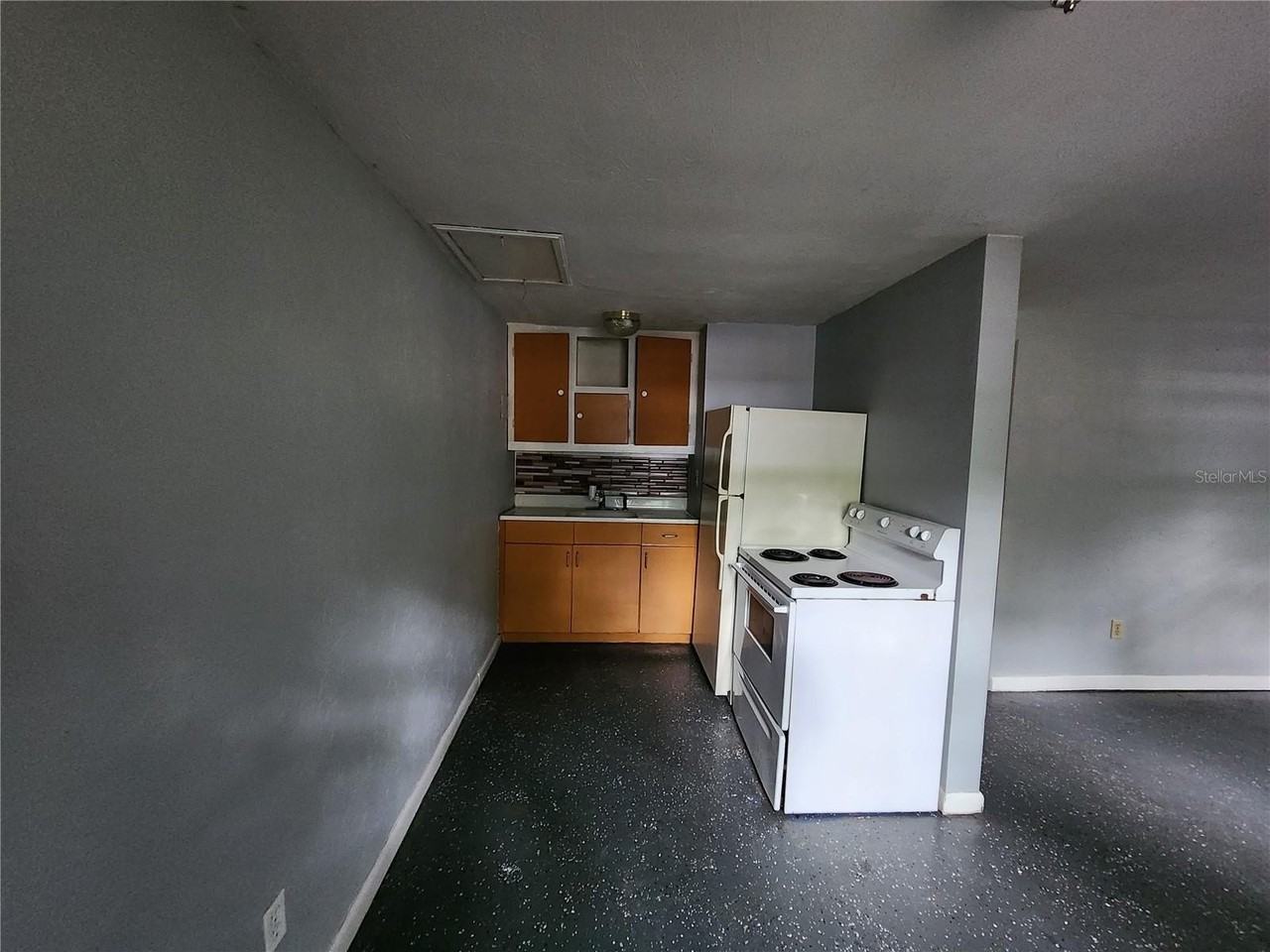 1958 Nw 4th St #B - Photo 3 of 13