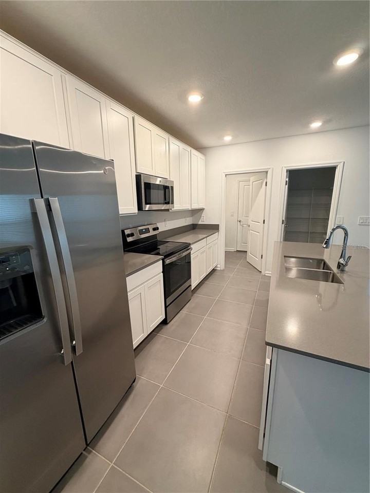 926 Jackson Ave - Photo 4 of 25