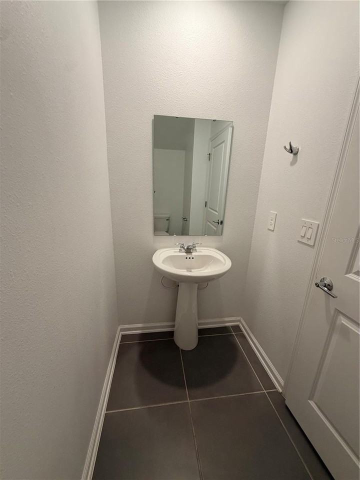 926 Jackson Ave - Photo 5 of 25