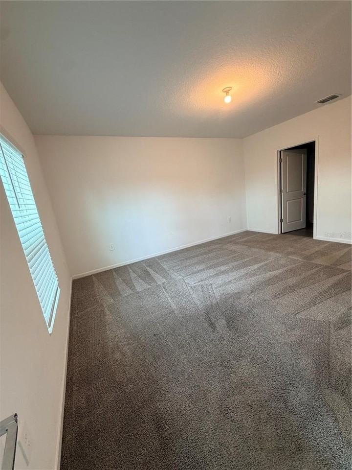 926 Jackson Ave - Photo 7 of 25