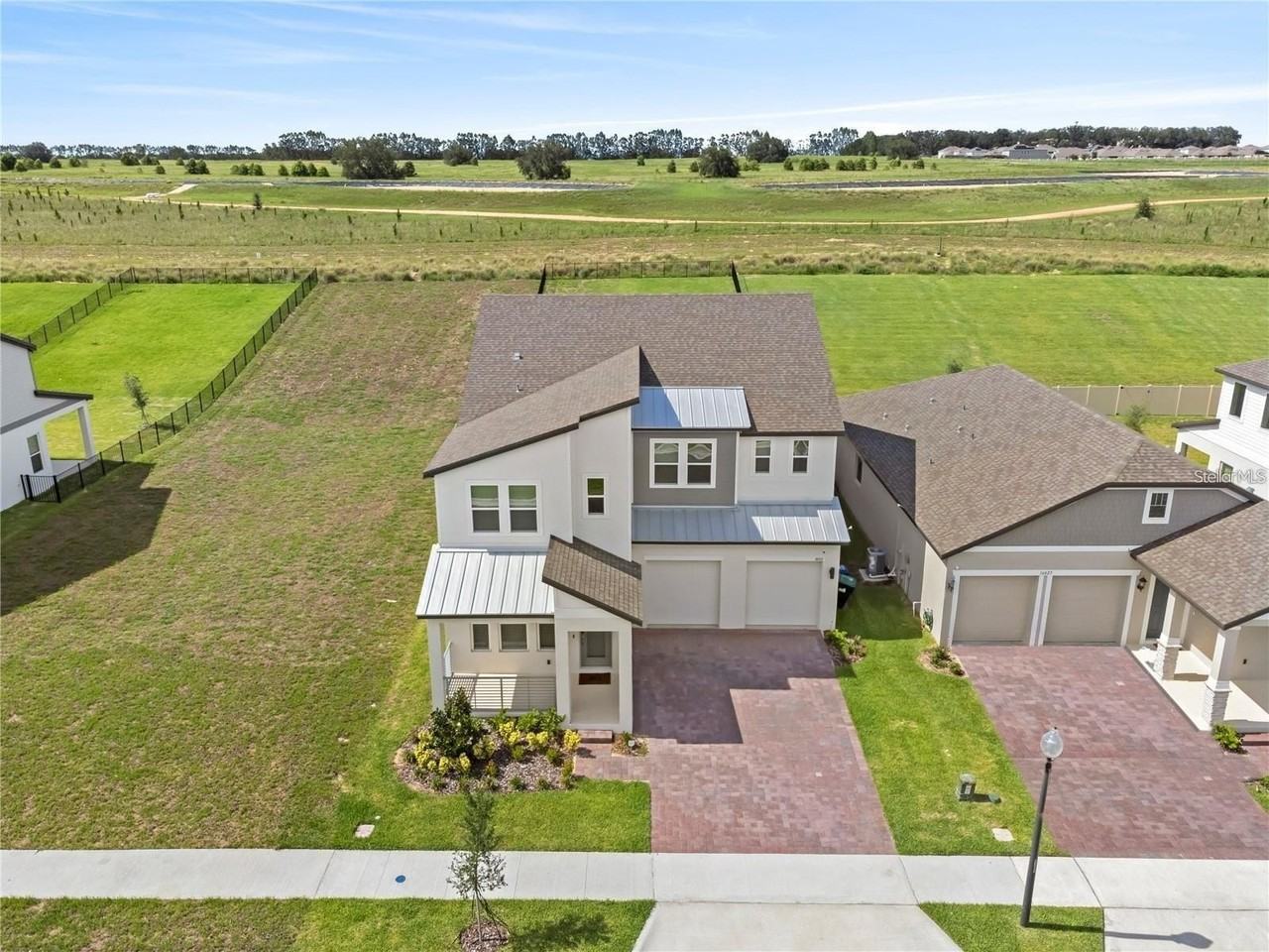 16031 Silver Brook Way - Photo 3 of 37