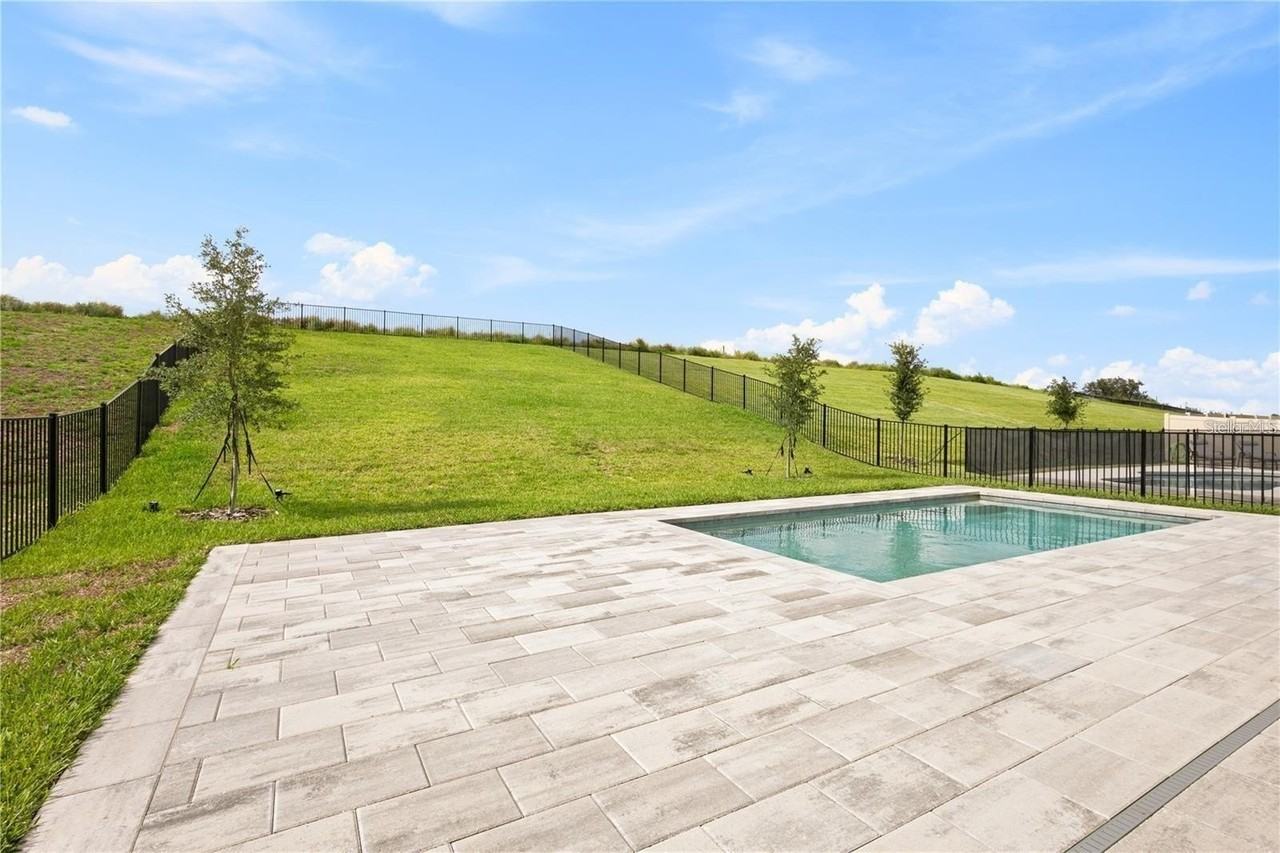 16031 Silver Brook Way - Photo 7 of 37