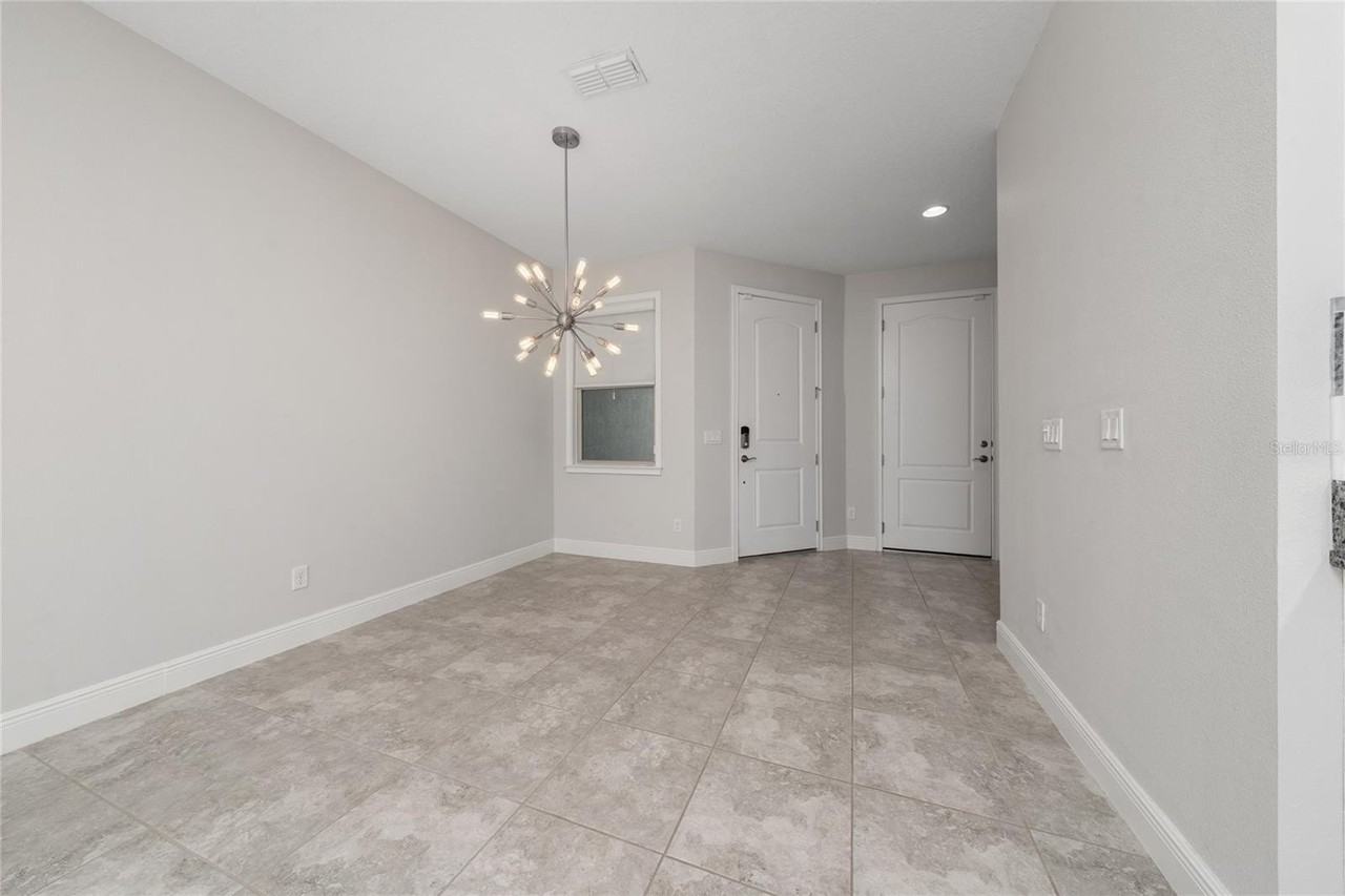 9769 Winnington St - Photo 7 of 44