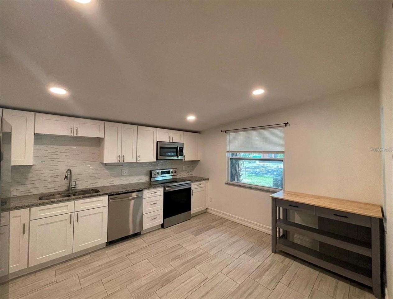 331 E 6th St - Photo 7 of 11