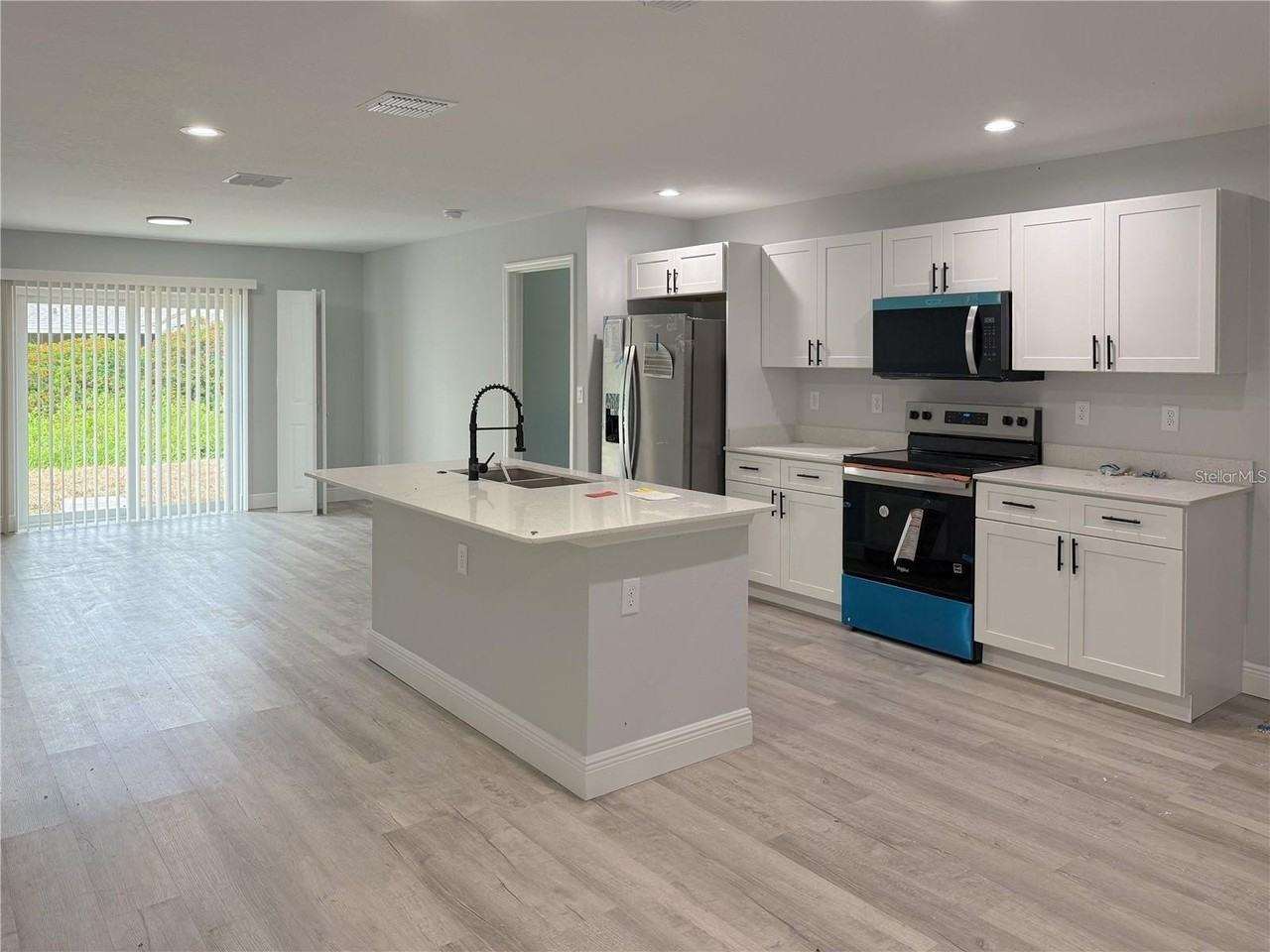 608 Cougar Blvd - Photo 3 of 9