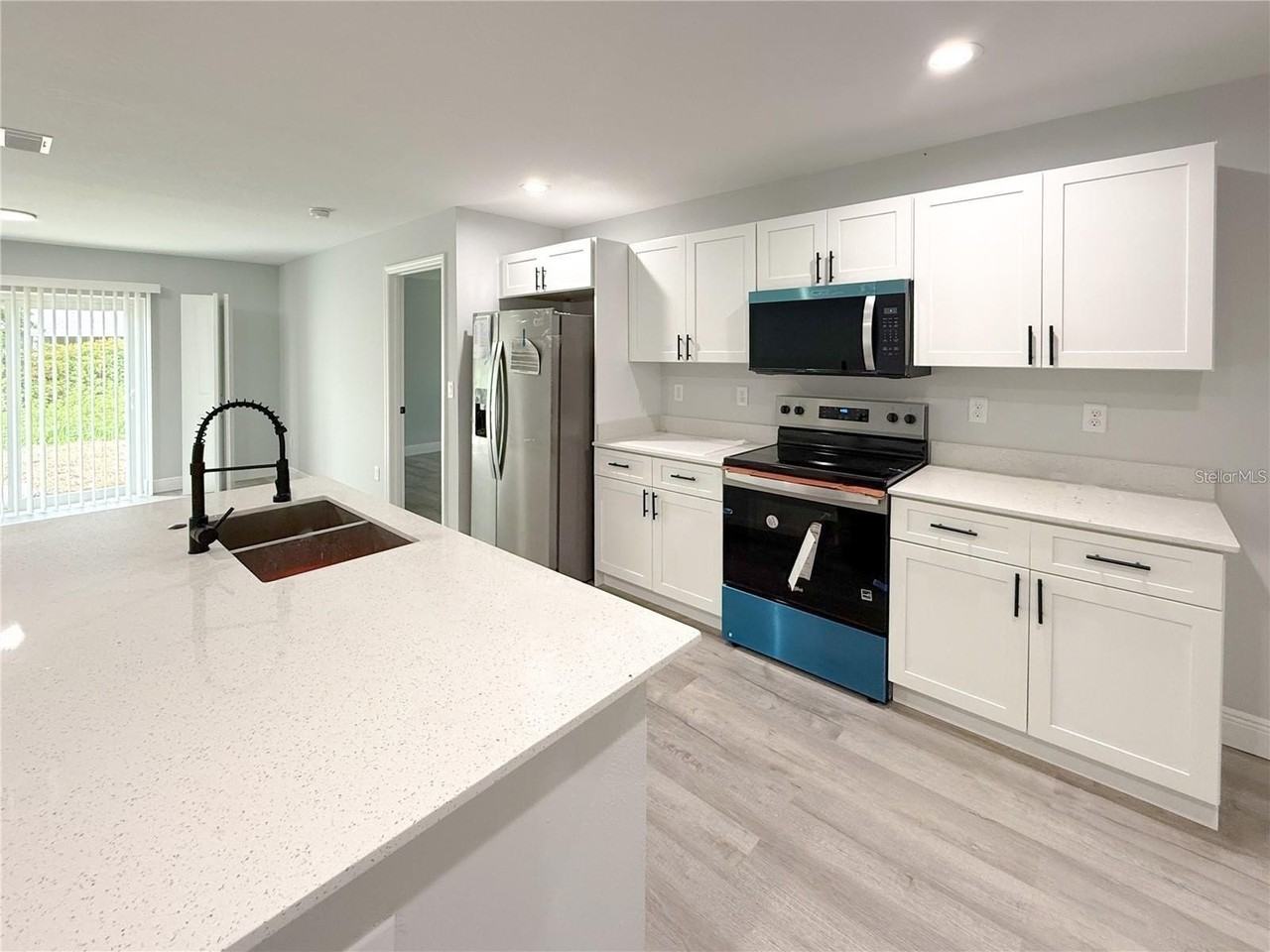 608 Cougar Blvd - Photo 4 of 9