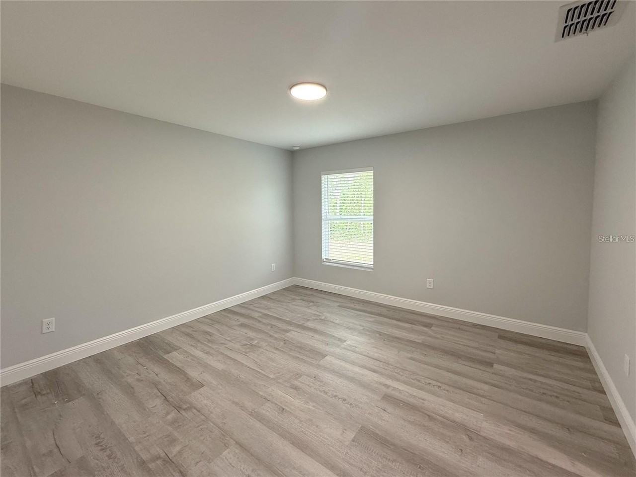 608 Cougar Blvd - Photo 6 of 9
