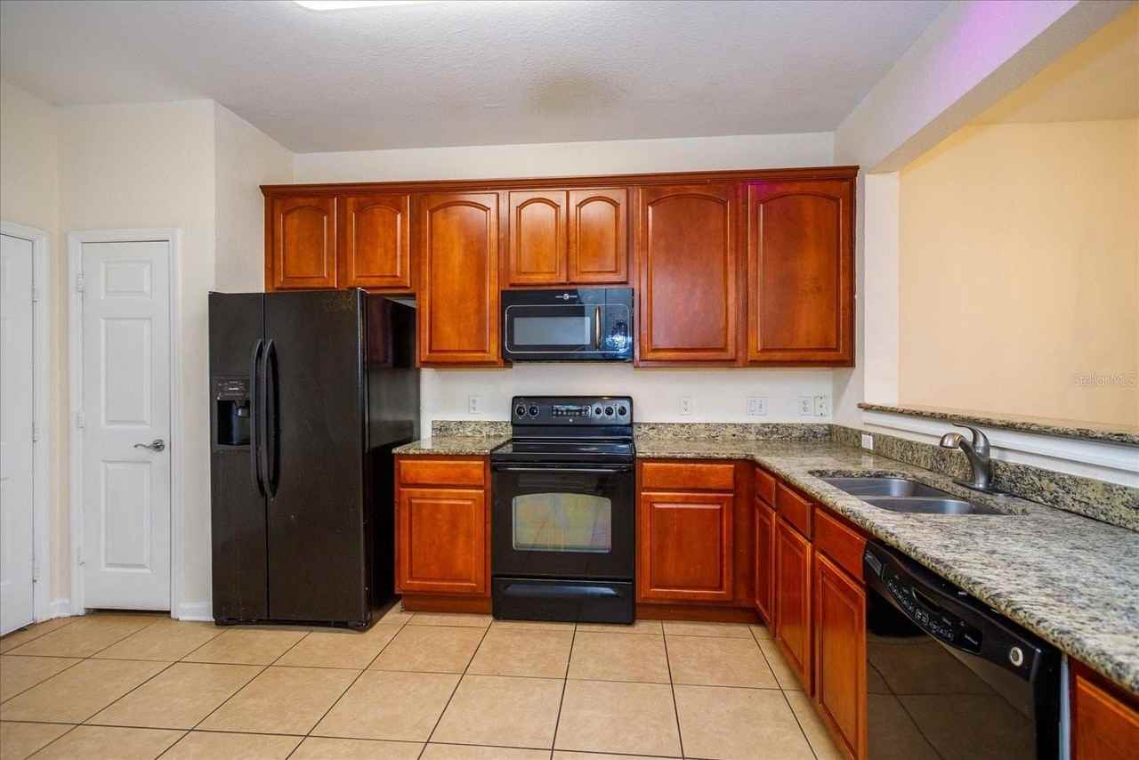 7191 Cadiz Blvd - Photo 2 of 10