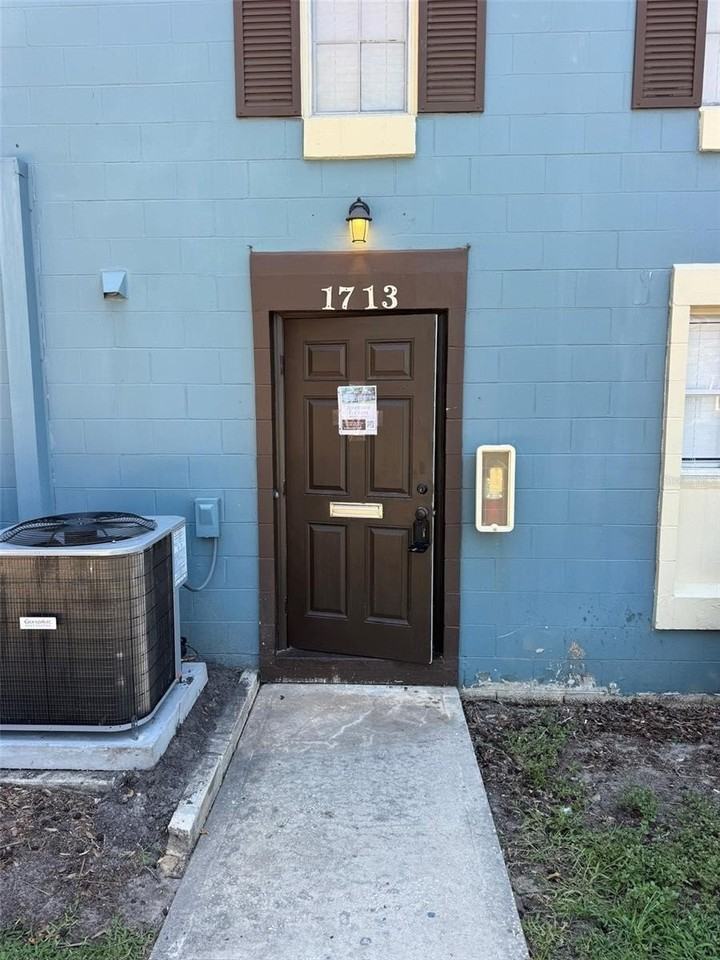 1713 Ne 2nd St - Photo 2 of 17