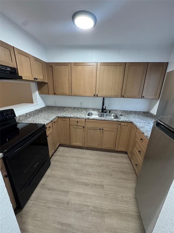 1713 Ne 2nd St - Photo 4 of 17