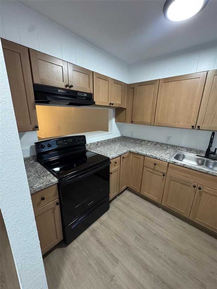 1713 Ne 2nd St - Photo 5 of 17
