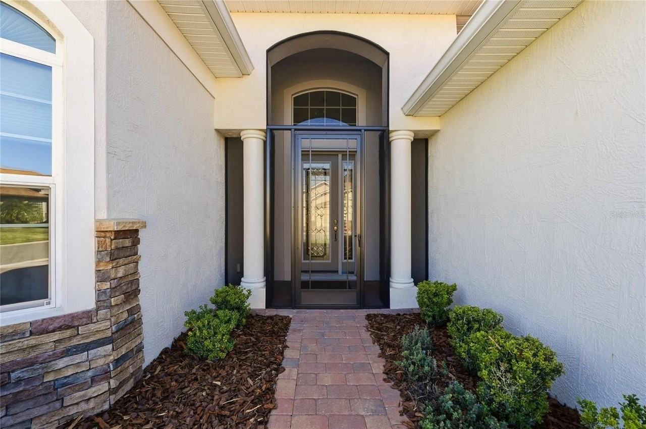 1033 Sawgrass Dr - Photo 2 of 50