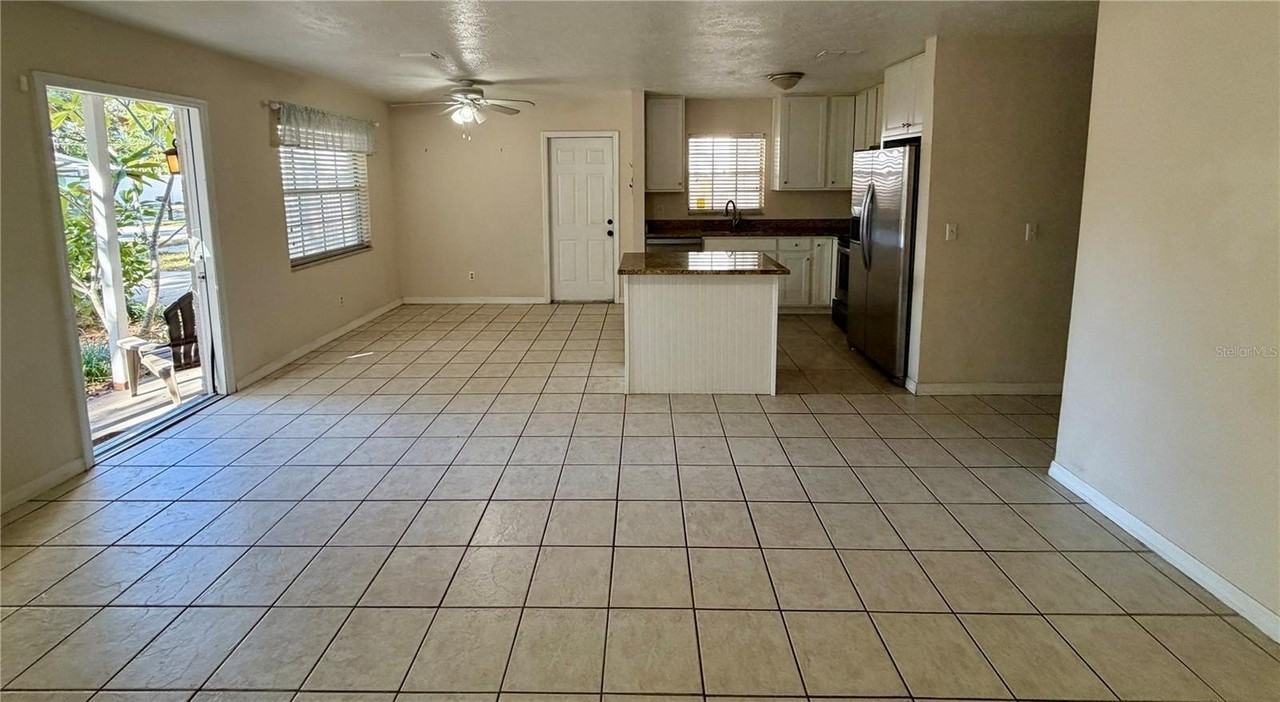 5502 S Elkins Ave - Photo 4 of 10