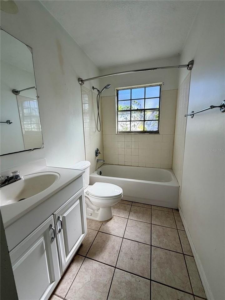 5502 S Elkins Ave - Photo 5 of 10