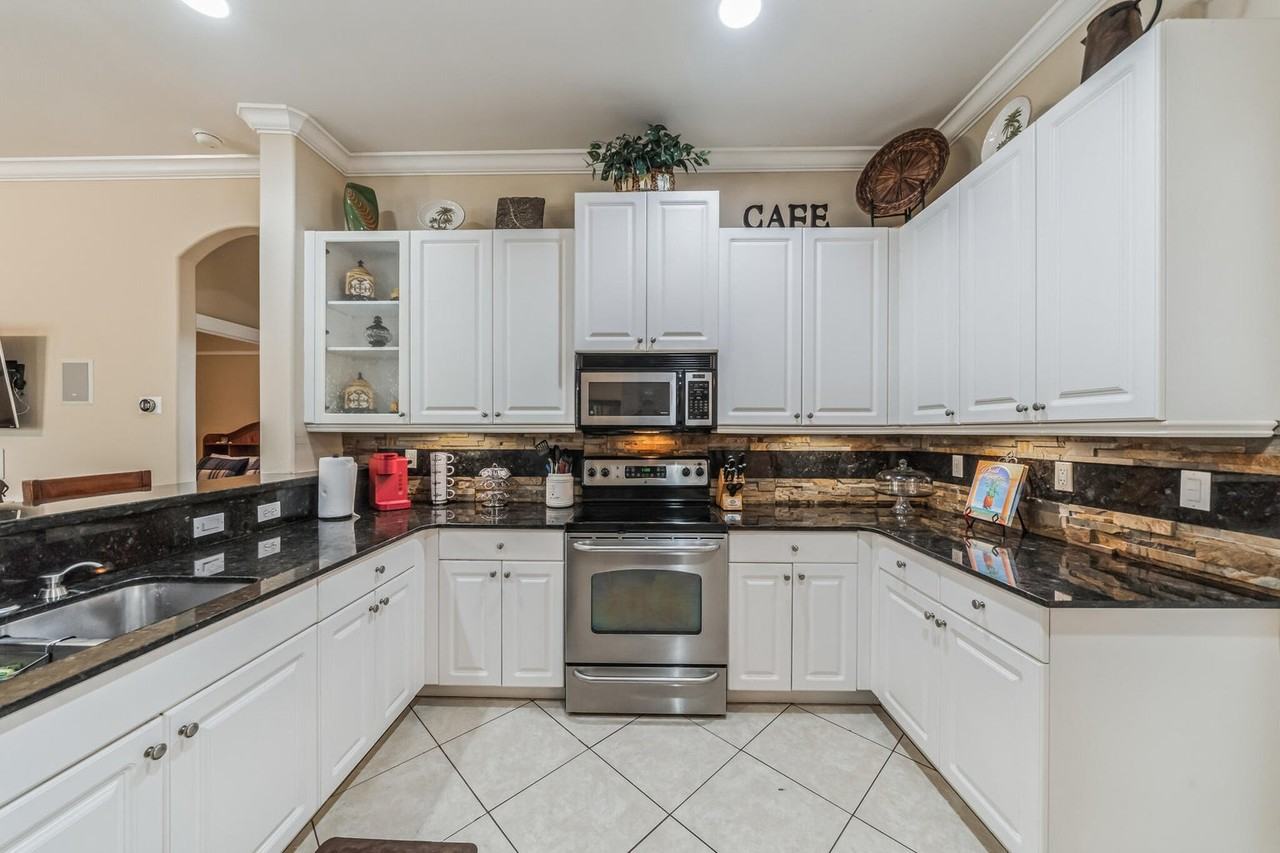 1691 Sw Crawford Ave - Photo 6 of 8