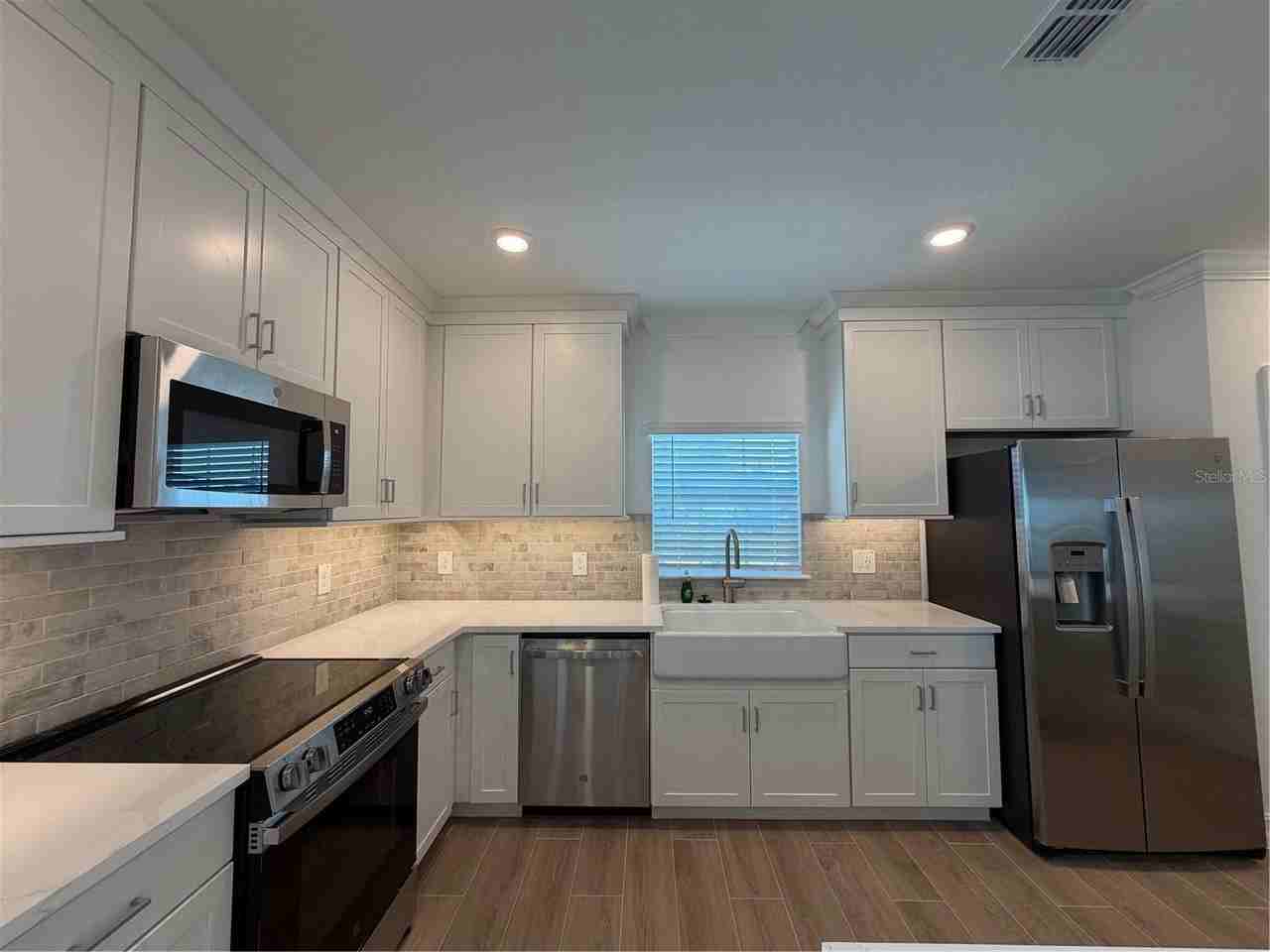 1523 W Chestnut St - Photo 4 of 20