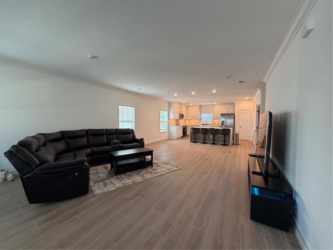 1523 W Chestnut St - Photo 6 of 20