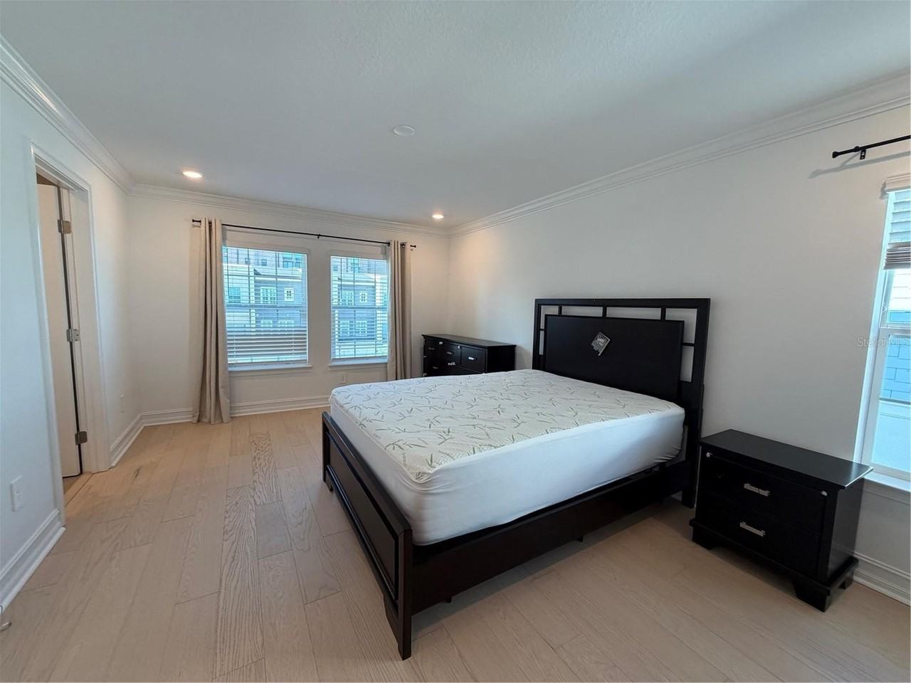 1523 W Chestnut St - Photo 7 of 20