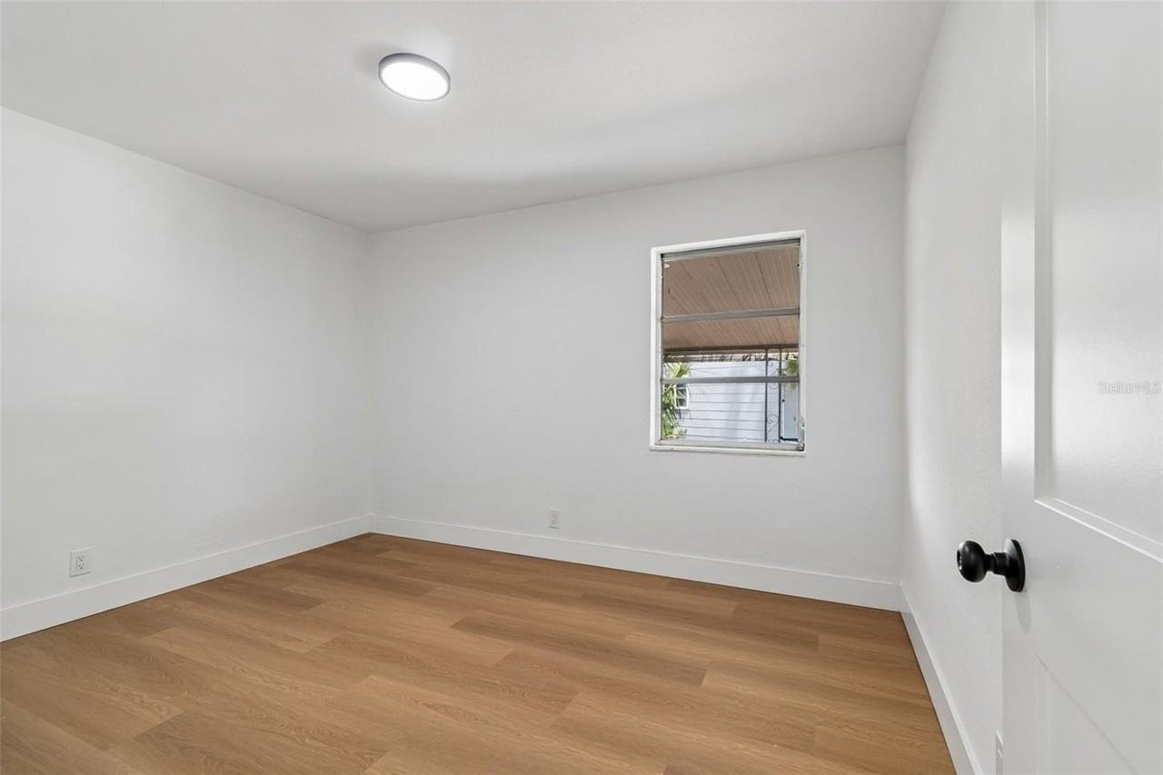 517 Hampton Ave Ne - Photo 6 of 24