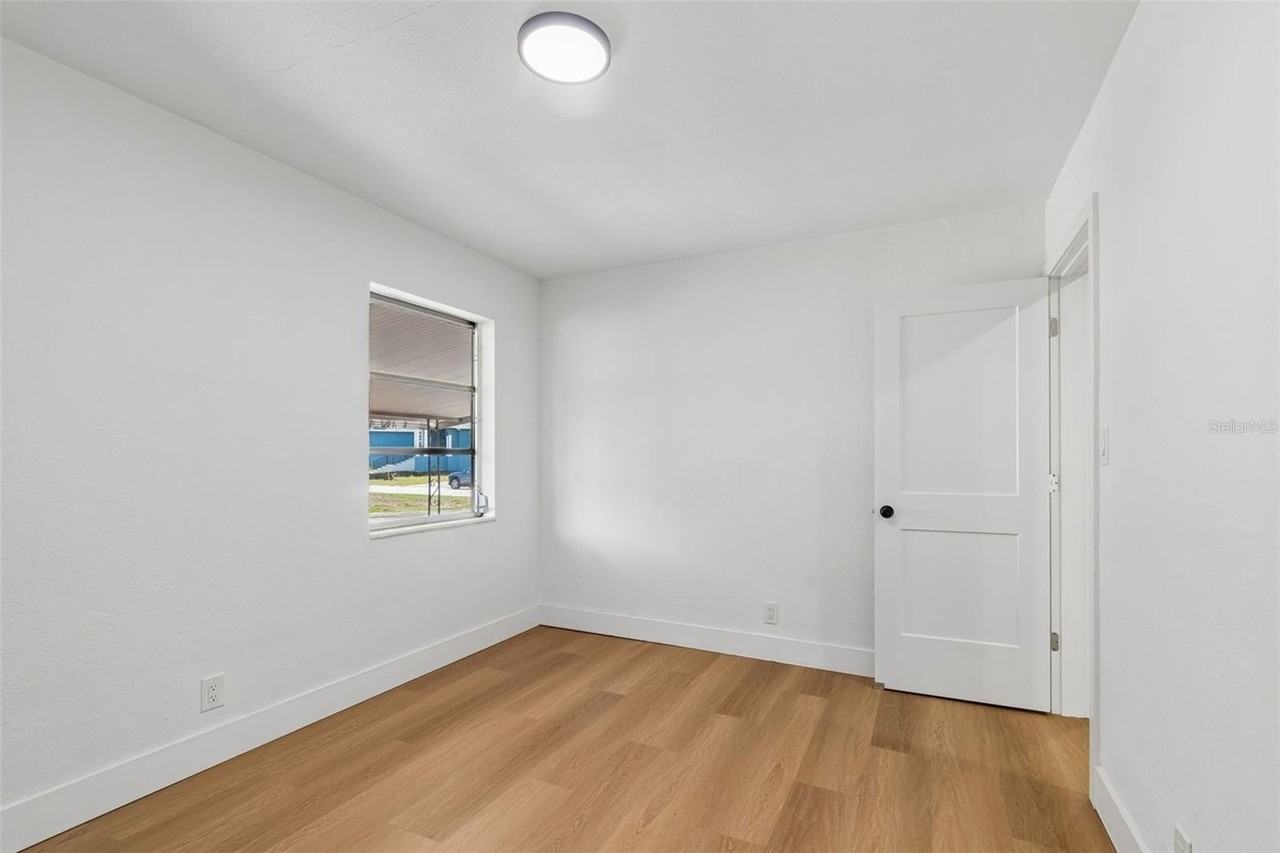 517 Hampton Ave Ne - Photo 7 of 24