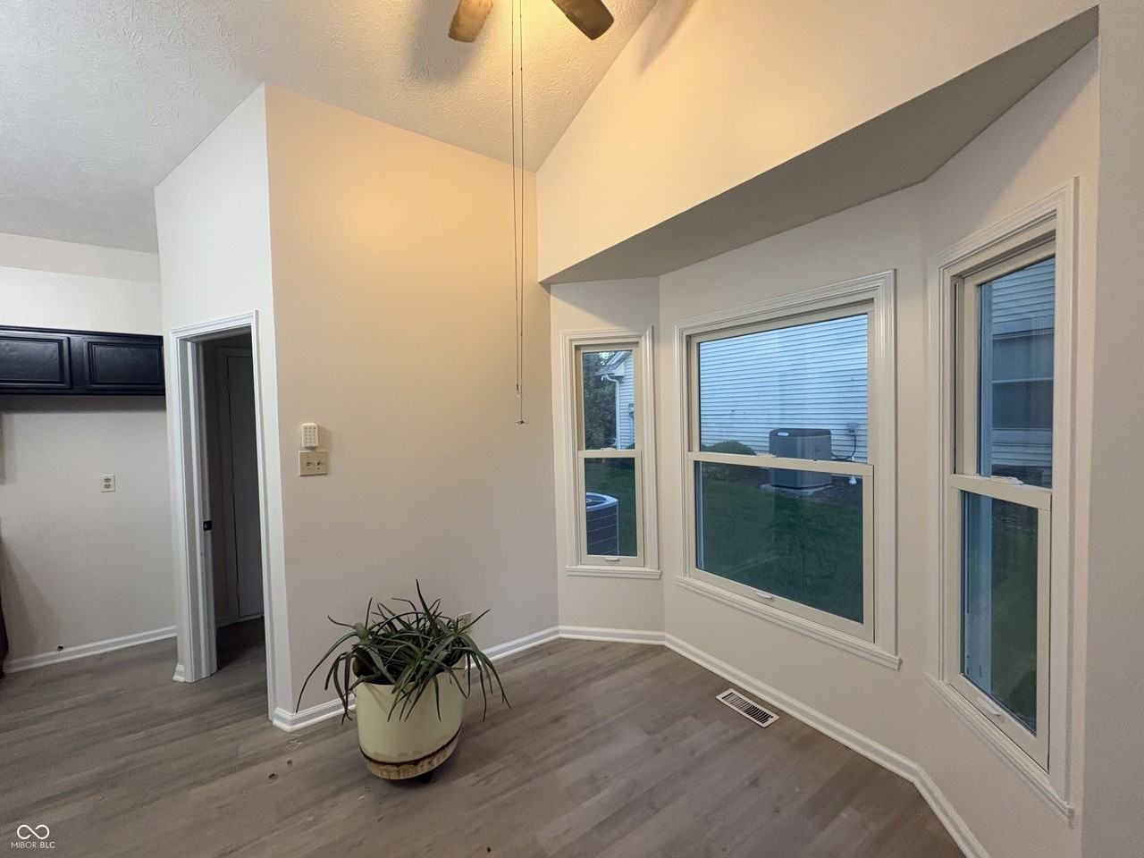 7630 Lippincott Way - Photo 7 of 20