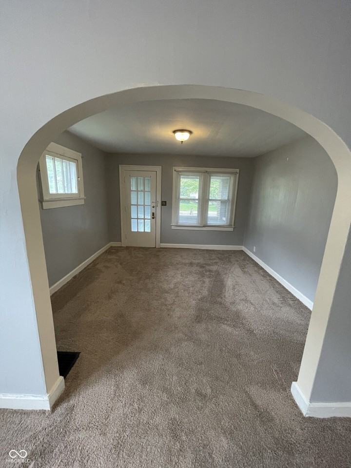 831 N Emerson Ave - Photo 2 of 14