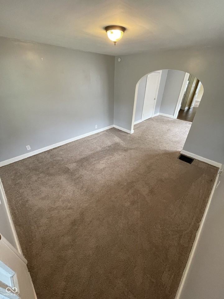 831 N Emerson Ave - Photo 3 of 14