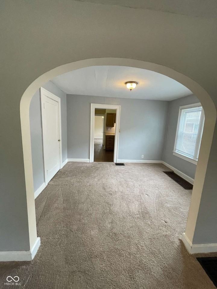 831 N Emerson Ave - Photo 4 of 14
