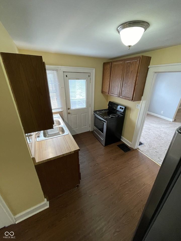 831 N Emerson Ave - Photo 6 of 14