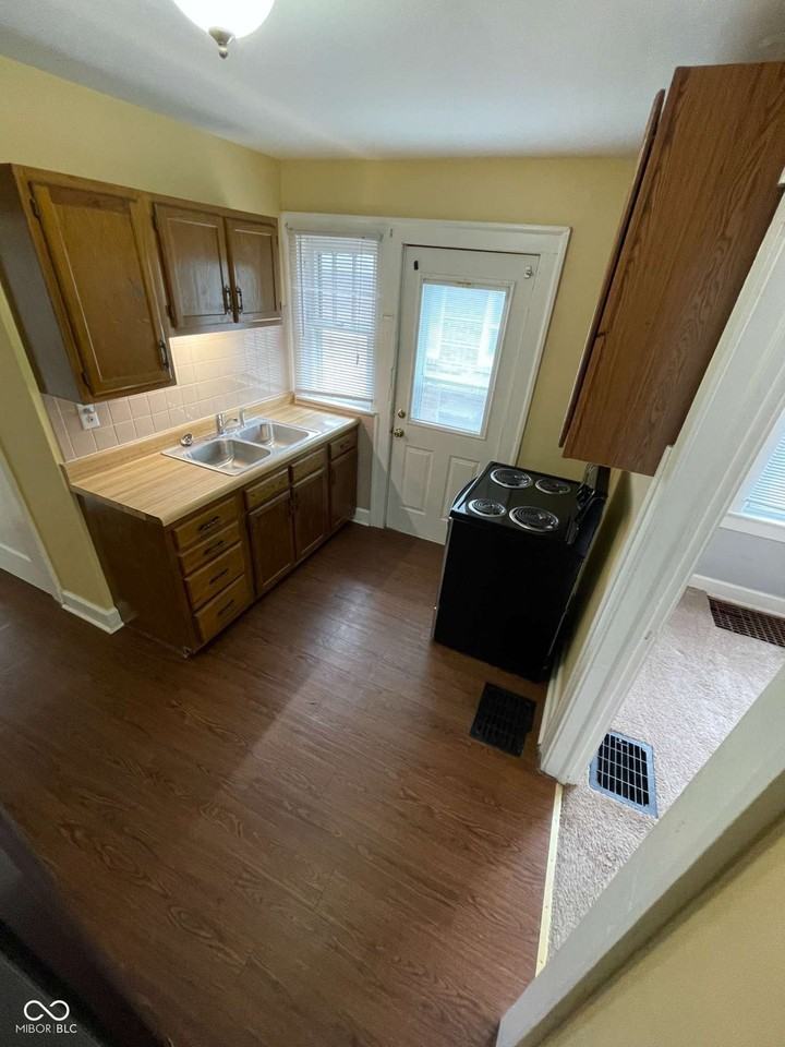 831 N Emerson Ave - Photo 7 of 14