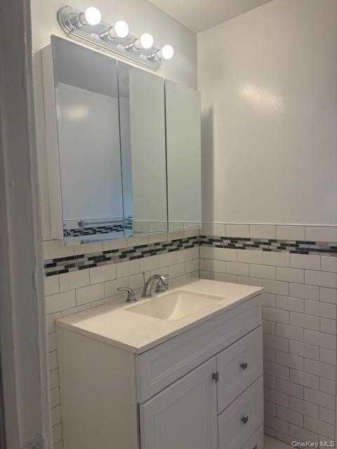 28 W Neck Rd #2C - Photo 7 of 12