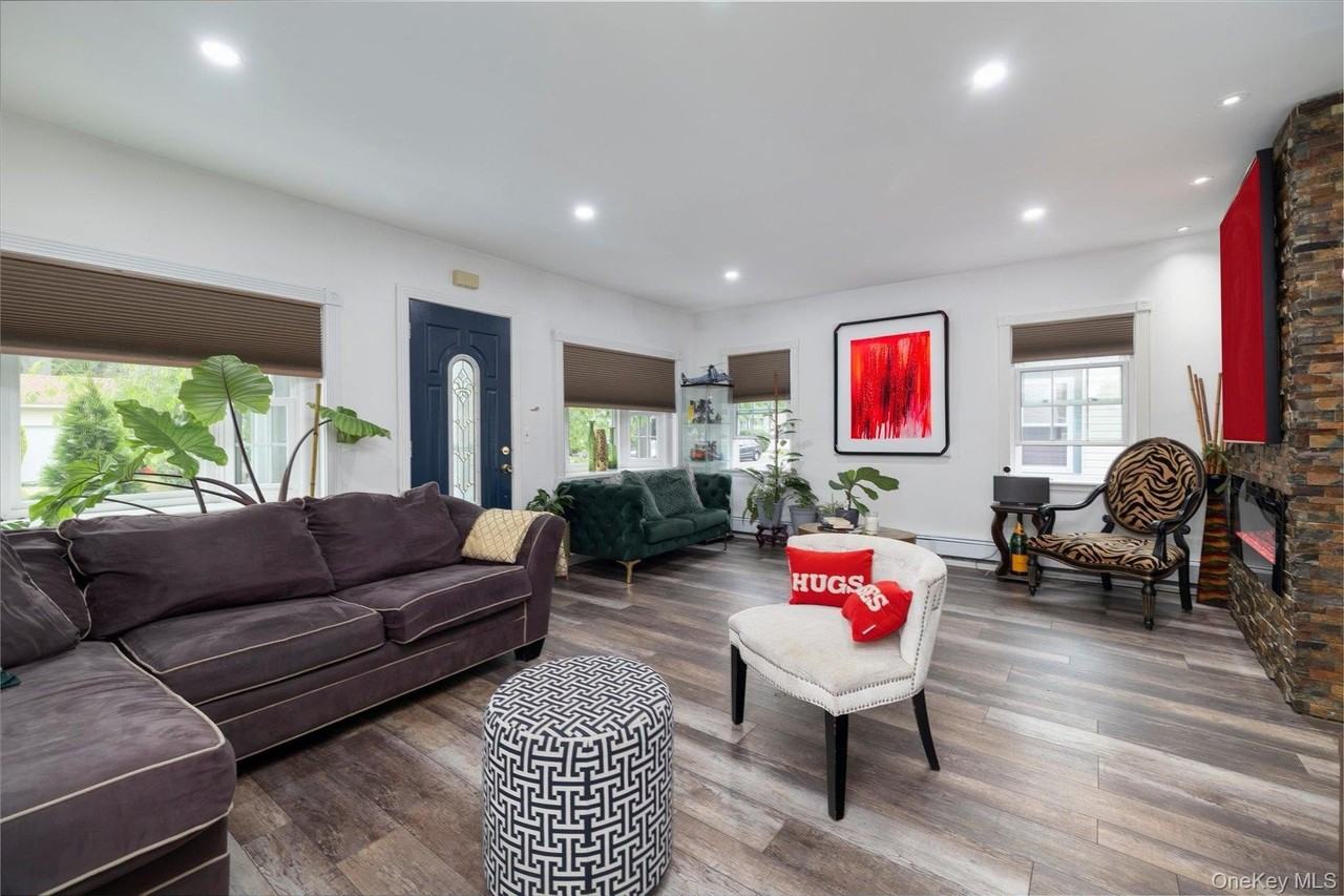 582 Washington Ave - Photo 2 of 24