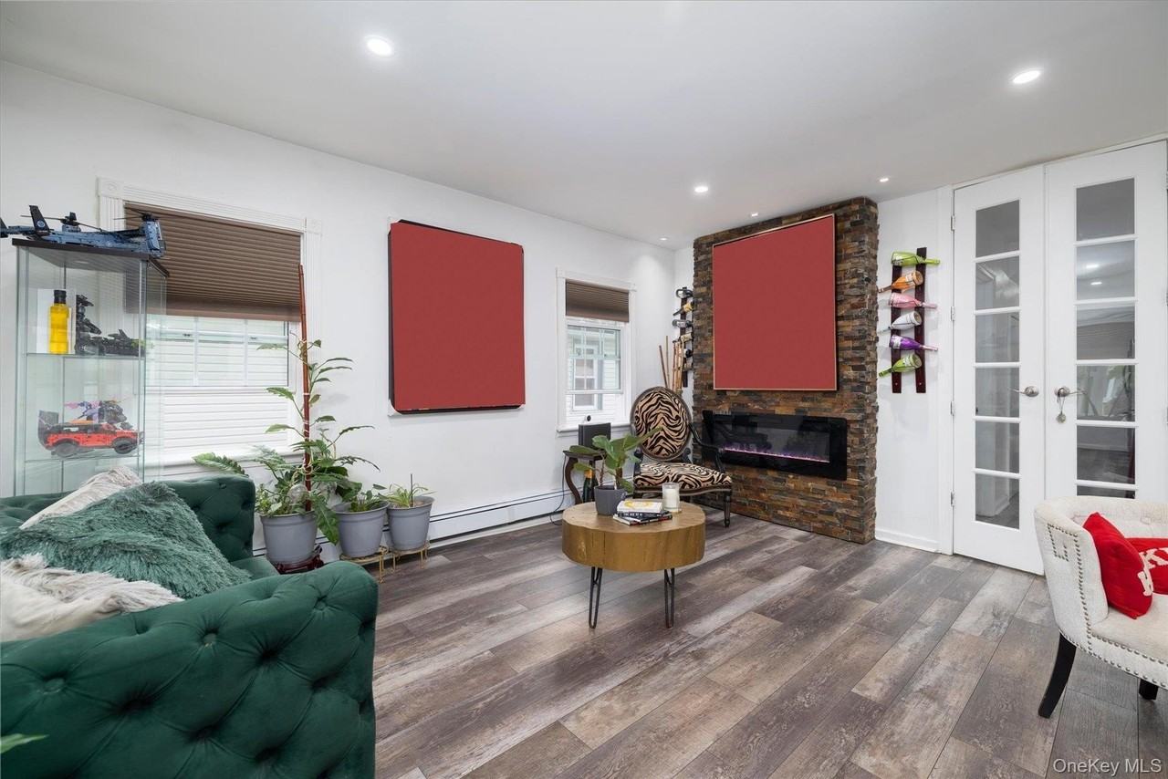 582 Washington Ave - Photo 3 of 24