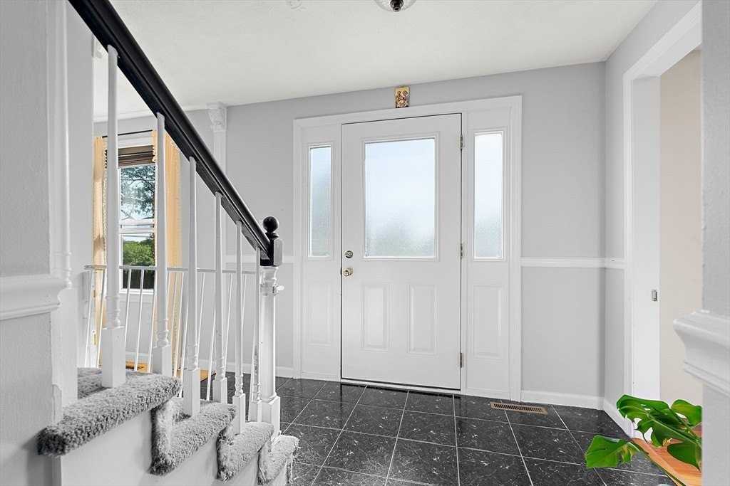 9 Rhodes St - Photo 3 of 33