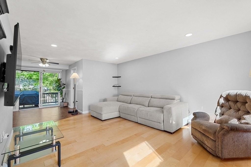 9 Rhodes St - Photo 5 of 33