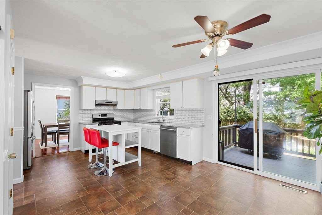 9 Rhodes St - Photo 7 of 33