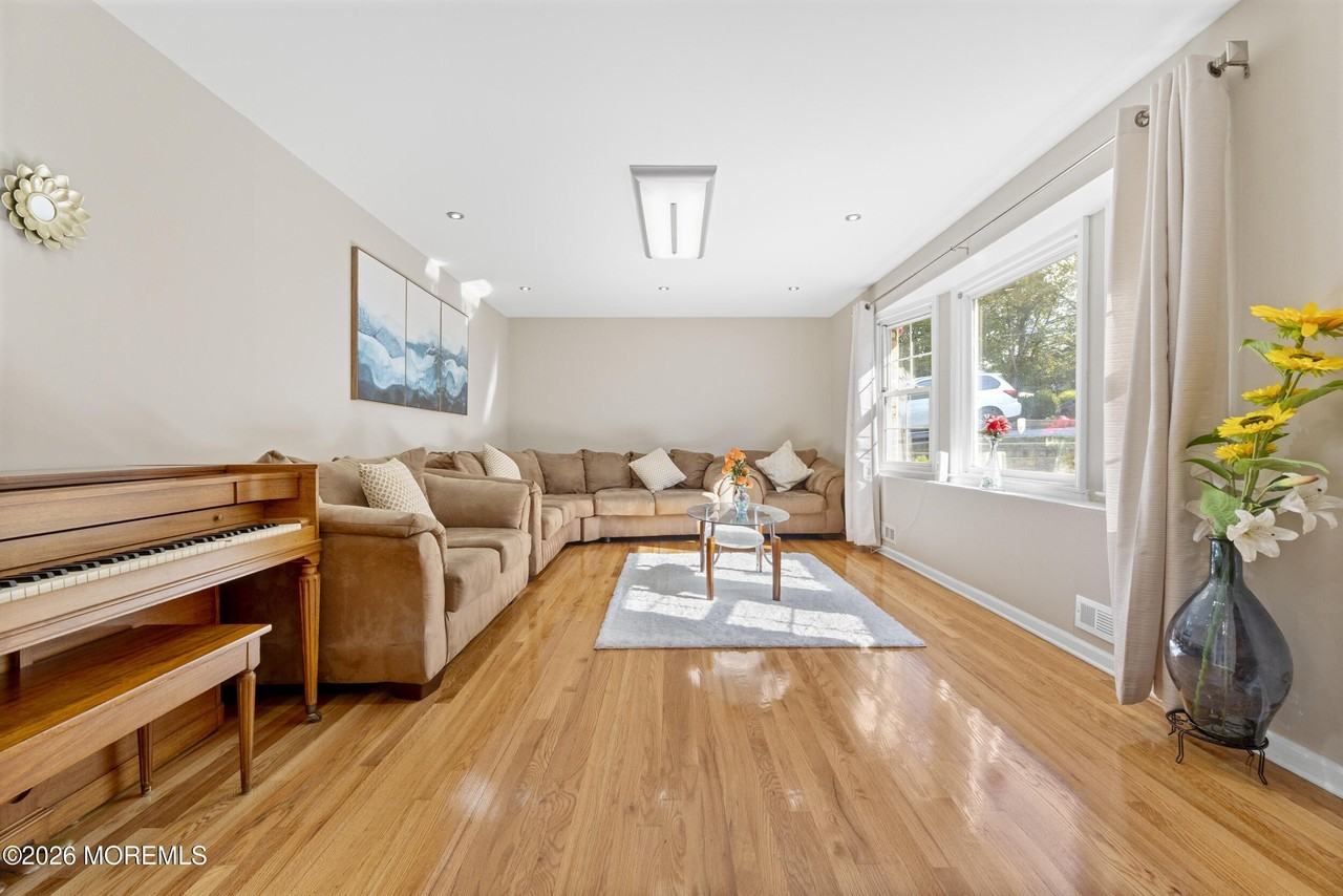 55 Ainsworth Ave - Photo 6 of 50